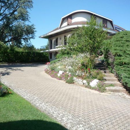 La Maison Des Bonheurs Rillieux-la-Pape Exterior photo