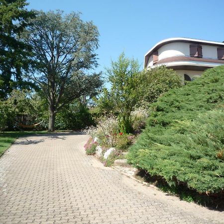 La Maison Des Bonheurs Rillieux-la-Pape Exterior photo