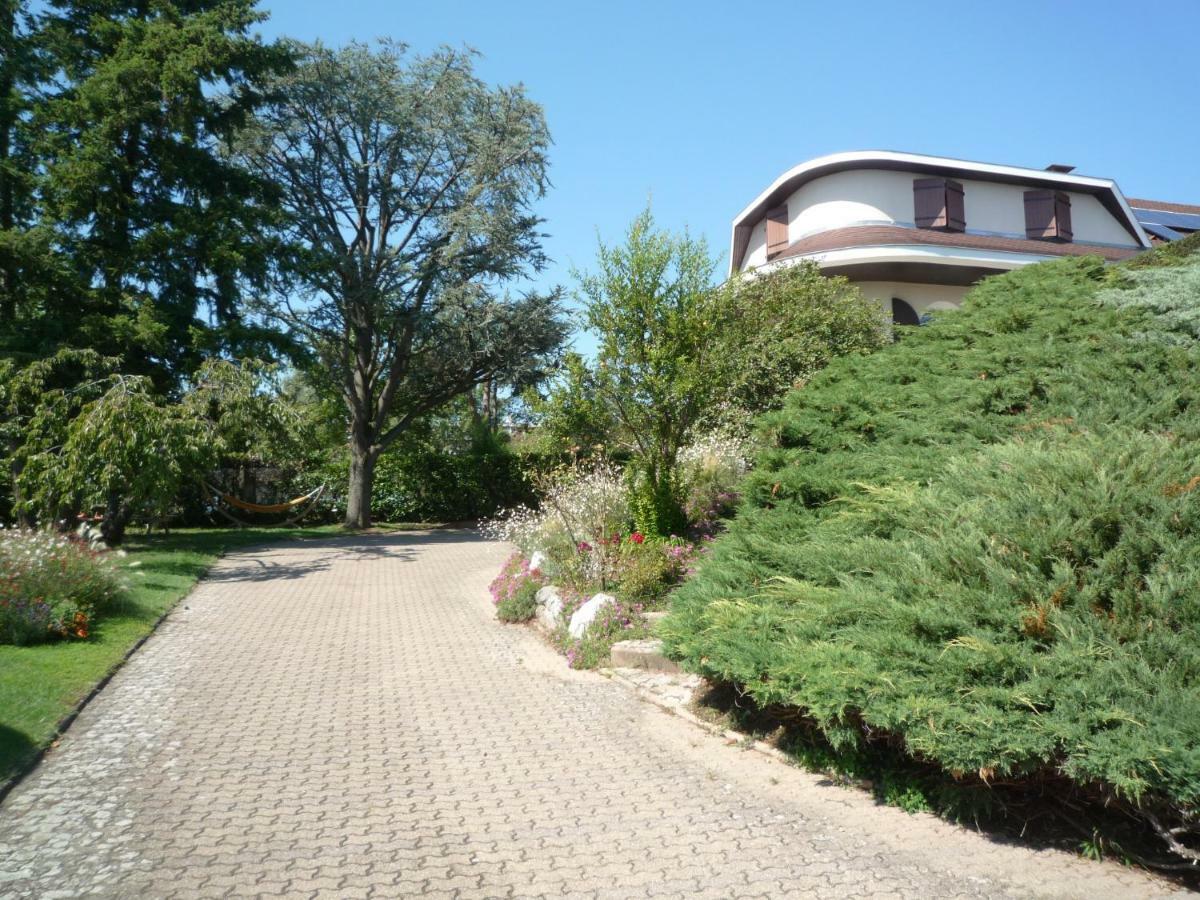 La Maison Des Bonheurs Rillieux-la-Pape Exterior photo